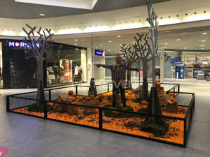 Atria Creation Groupe Astrevent galerie marchande conception et realisation decor halloween scenographie la foret interdite