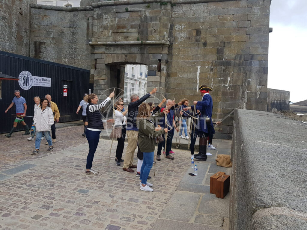 Nova Groupe Astrevent artiste de rue pour team building corsaire St Malo