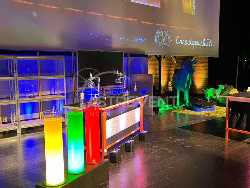 Groupe Astrevent Nova Naos Atria scénographie lumière d'une scène pour une convention internationale au Palais du Grand Large St Malo