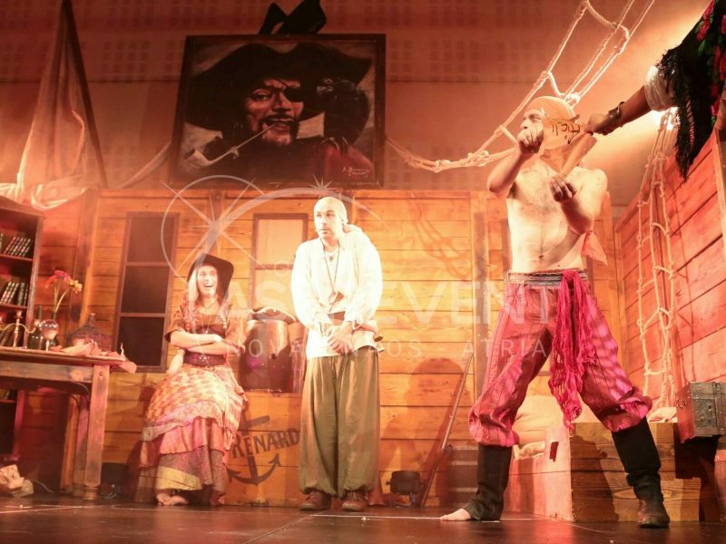 Groupe Astrevent artiste scène pour soirée corsaire pirate en soirée évènementielle